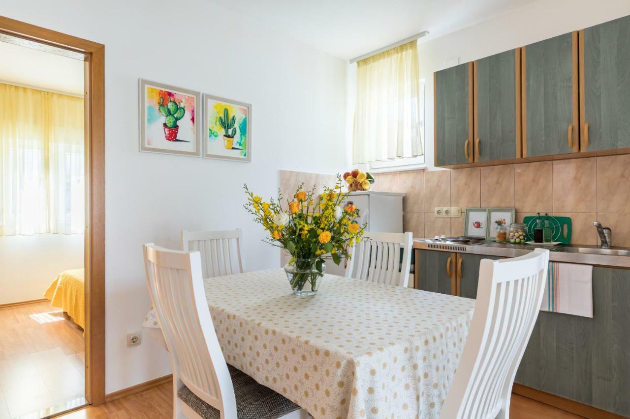 Apartments Rogulj Trogir Exterior photo